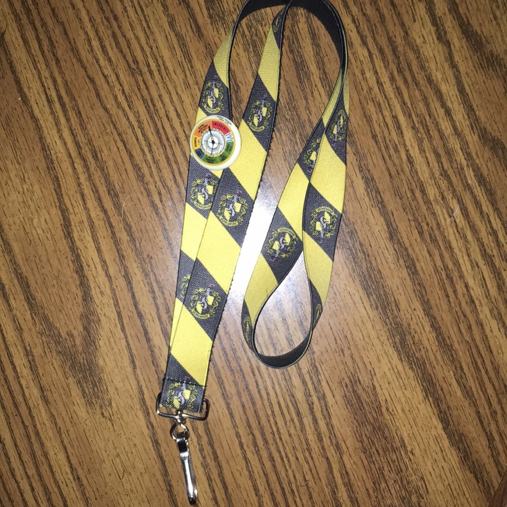 Harry Potter hufflepuff lanyard w/ pin